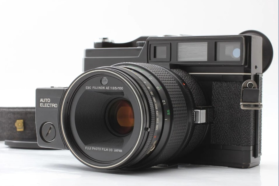 東京都 葛飾区のお客様からFujica Fuji GL690 6×9 Film Camera w/AE ...